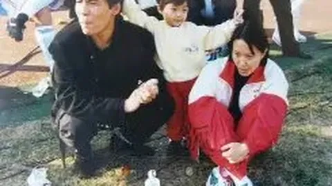 拒绝“孩子练体育、家长玩手机”现象