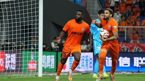 钟楚曦疑似开启新恋情，与年轻帅哥医院同框