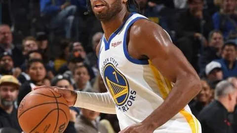 萨拉赫双响助利物浦2-0维拉，努涅斯并肩取胜